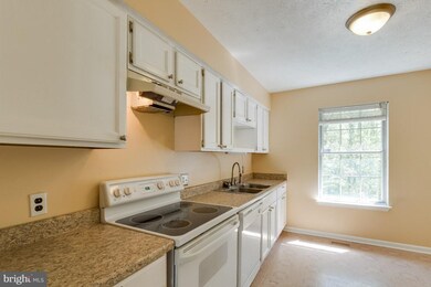 18105 Tompkins Ct, Dumfries, VA 22026 - photo 5