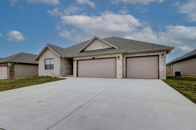 694 N Montego St, Nixa, MO 65714 - photo 2
