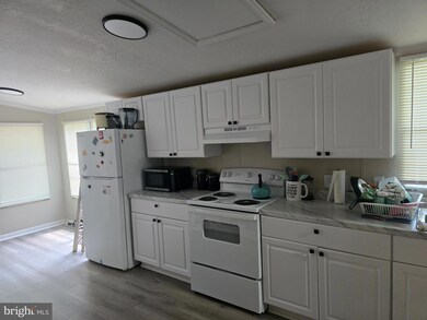 27 Navaho Ln, Honey Brook, PA 19344 - photo 2