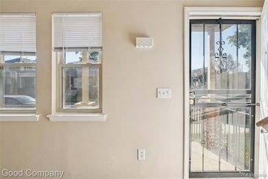 5121 Yemans St, HamtraMcK, MI 48212 - photo 6