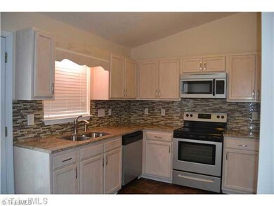 Kitchen. Immaculate kitchen !