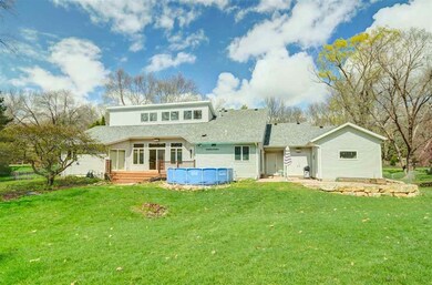 5637 Vineyard Rd, Fitchburg, WI 53575 - photo 3