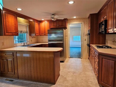 74 W Blue Ridge Rd, Cranston, RI 02920 - photo 5