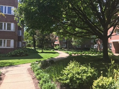 7206 Oak Ave unit 1SE, River Forest, IL 60305 - photo 2