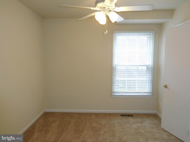 8050 Sleepy View Ln, Springfield, VA 22153 - photo 4