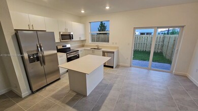 2618 SE 27th Ct unit 2618, Homestead, FL 33035 - photo 7