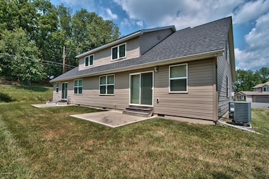 8 Holmgren Dr, Stroudsburg, PA 18360 - photo 2