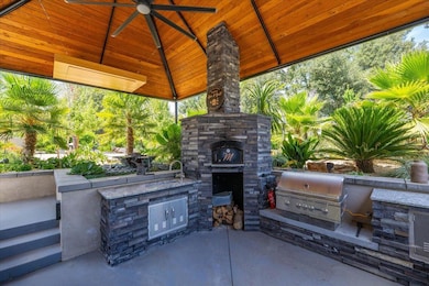 Outdoor Kitchen