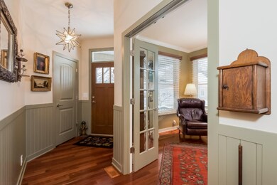 007-Foyer-2320359-medium
