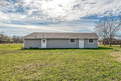166 Hastings Cir, Alvin, TX 77511 - photo 2