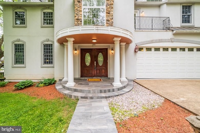 702 Ninovan Rd SE, Vienna, VA 22180 - photo 2