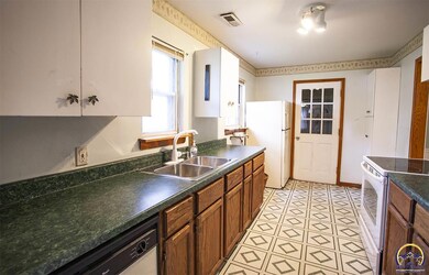 2417 SW Mission Ave, Topeka, KS 66614 - photo 4