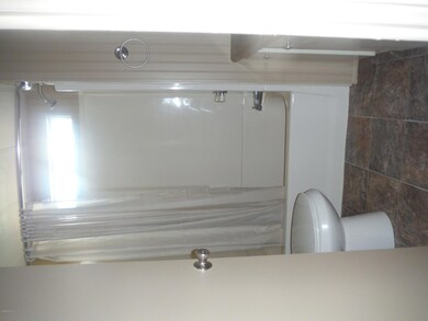 840 wren bathroom