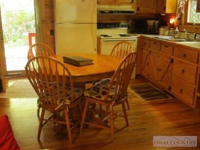 Kittchen: Cozy Kitchen