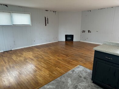 914 E Daggy St, Tuscola, IL 61953 - photo 4