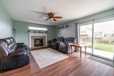 1520 Quail Run Dr-29