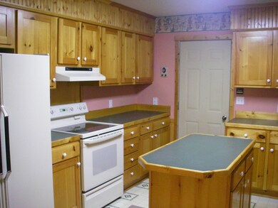 Kitchen w/Island