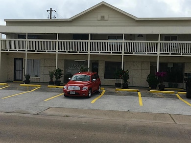 909 University Blvd unit 905, Galveston, TX 77550 - photo 2