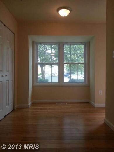 1502 Sherwood Ct, Hyattsville, MD 20785 - photo 3