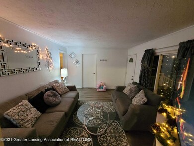 6433 Sommerset Rd, Lansing, MI 48911 - photo 4