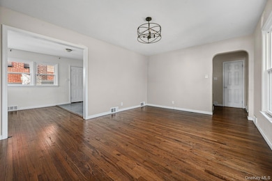 6 Central Ct, Valley Stream, NY 11580 - photo 2