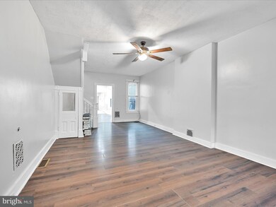 465 W Oley St, Reading, PA 19601 - photo 4