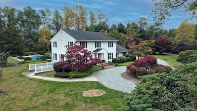 12 Briarwood Ct, Saint James, NY 11780 - photo 3