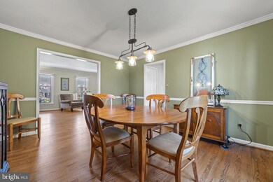 5556 Queen Victoria Ct, Burke, VA 22015 - photo 7