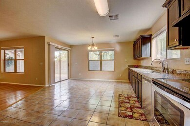 Eat-in Kitchen