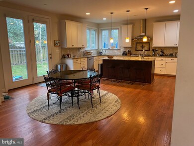 2216 Tulip Dr, Falls Church, VA 22046 - photo 7