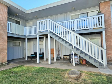 1109 Broadway Avenue J unit 15, Galveston, TX 77550 - photo 4