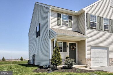124 N Village Cir, Palmyra, PA 17078 - photo 2