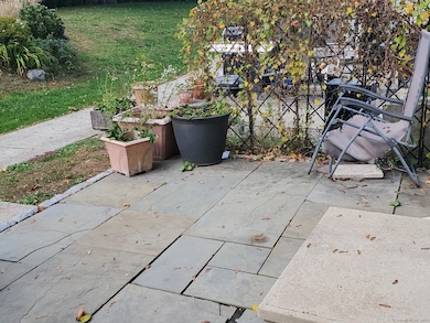 421 Sylvan Knoll Rd, Stamford, CT 06902 - photo 3