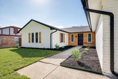 317 Northglen Dr, Hurst, TX 76054 - photo 3