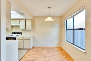 8806 Springmail Cir unit B, Austin, TX 78729 - photo 4