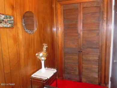 208 Chestnut Ave, Hawley, PA 18428 - photo 4