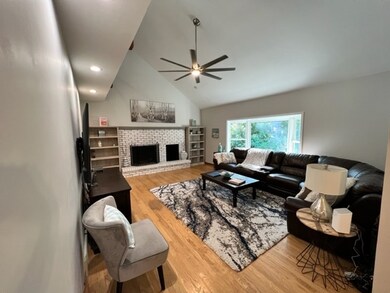 1007 Shimer Ct, Naperville, IL 60565 - photo 7