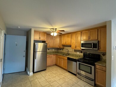 76 Constitution Dr unit 76F, Londonderry, NH 03053 - photo 3