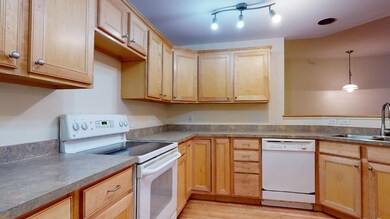 99 Eldredge St unit 212, South Burlington, VT 05403 - photo 7