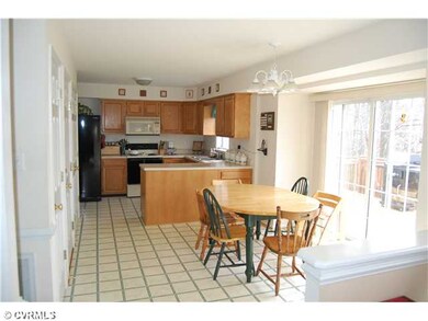 Kitchen - Large Eat-in Kitchen
