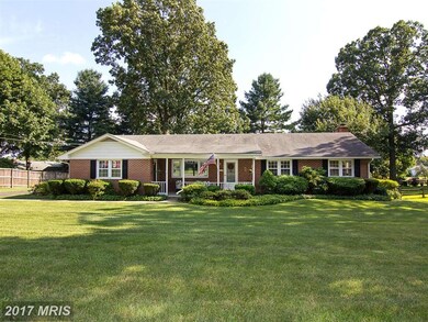 909 Dixon Ave, Sykesville, MD 21784 - photo 3