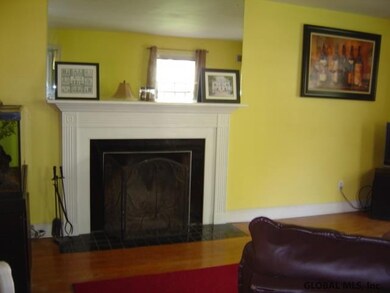 1547 Regent St, Schenectady, NY 12309 - photo 4