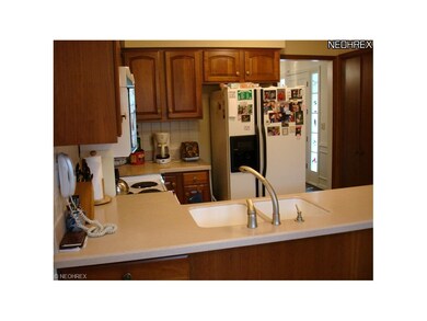 KITCHEN WITH LOTS OF CUPBOARDS AND ALL APPLIANCES STAYING