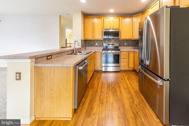 1605 Potomac Greens Dr unit B, Alexandria, VA 22314 - photo 7