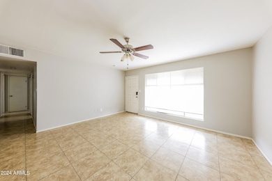 015-photo-living-room-13626390