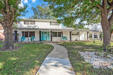 721 Thompson Dr, Saginaw, TX 76179 - photo 2