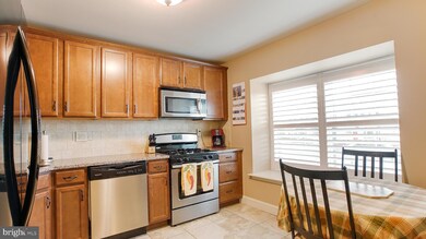 537 Bassett Ln, Norristown, PA 19403 - photo 4