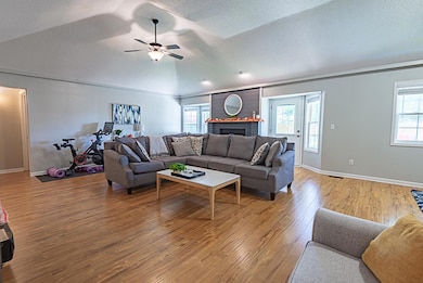 305 Meadow St, Nixa, MO 65714 - photo 5