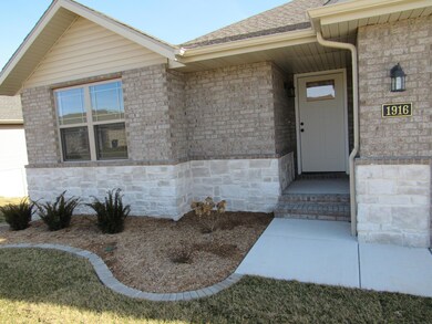 1916 N Seabrook Dr, Nixa, MO 65714 - photo 2