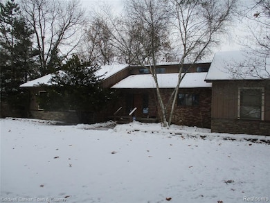 9102 Lake Crest Dr, Whitmore Lake, MI 48189 - photo 4